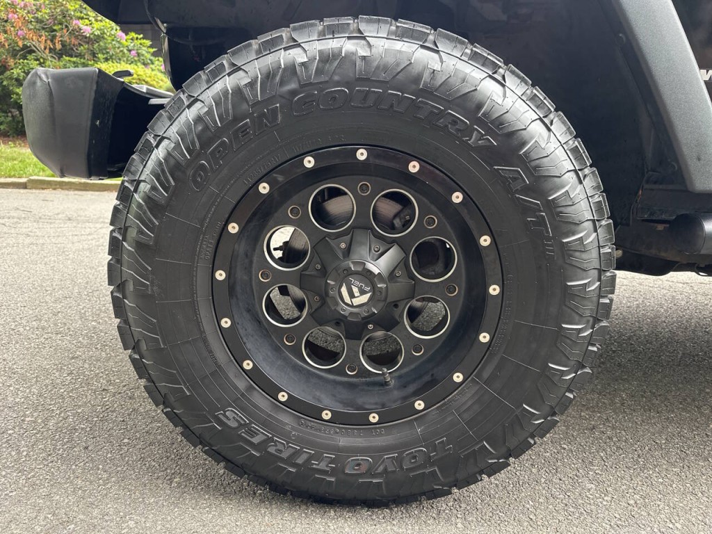 2013 Jeep Wrangler Image 24
