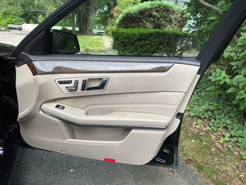 2014 Mercedes-Benz E-Class Image 21