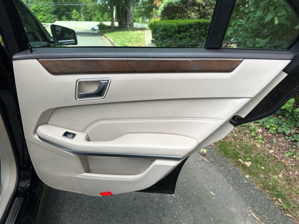 2014 Mercedes-Benz E-Class Image 23
