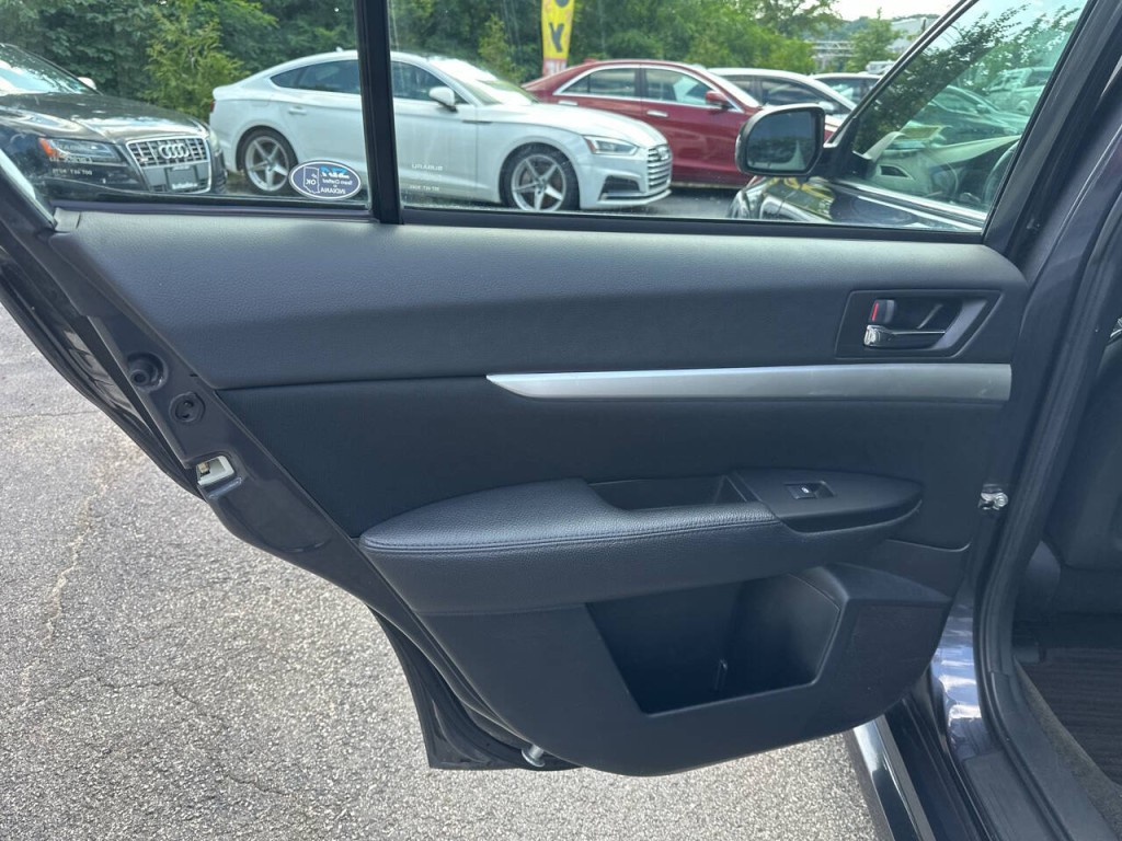 2013 Subaru Legacy Image 16