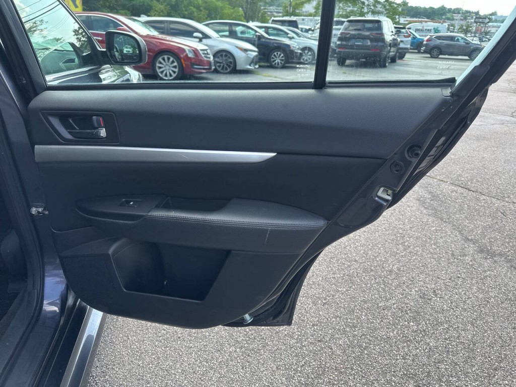 2013 Subaru Legacy Image 21