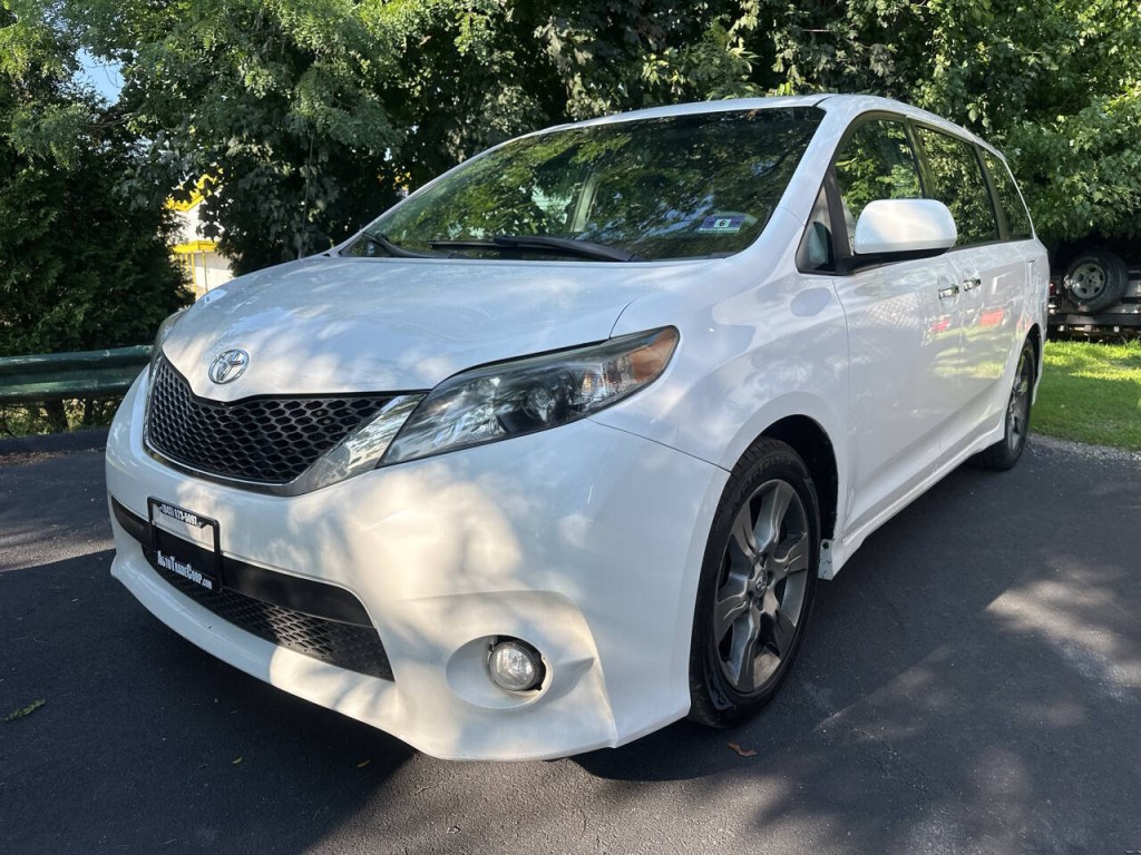 2014 Toyota Sienna Image 6