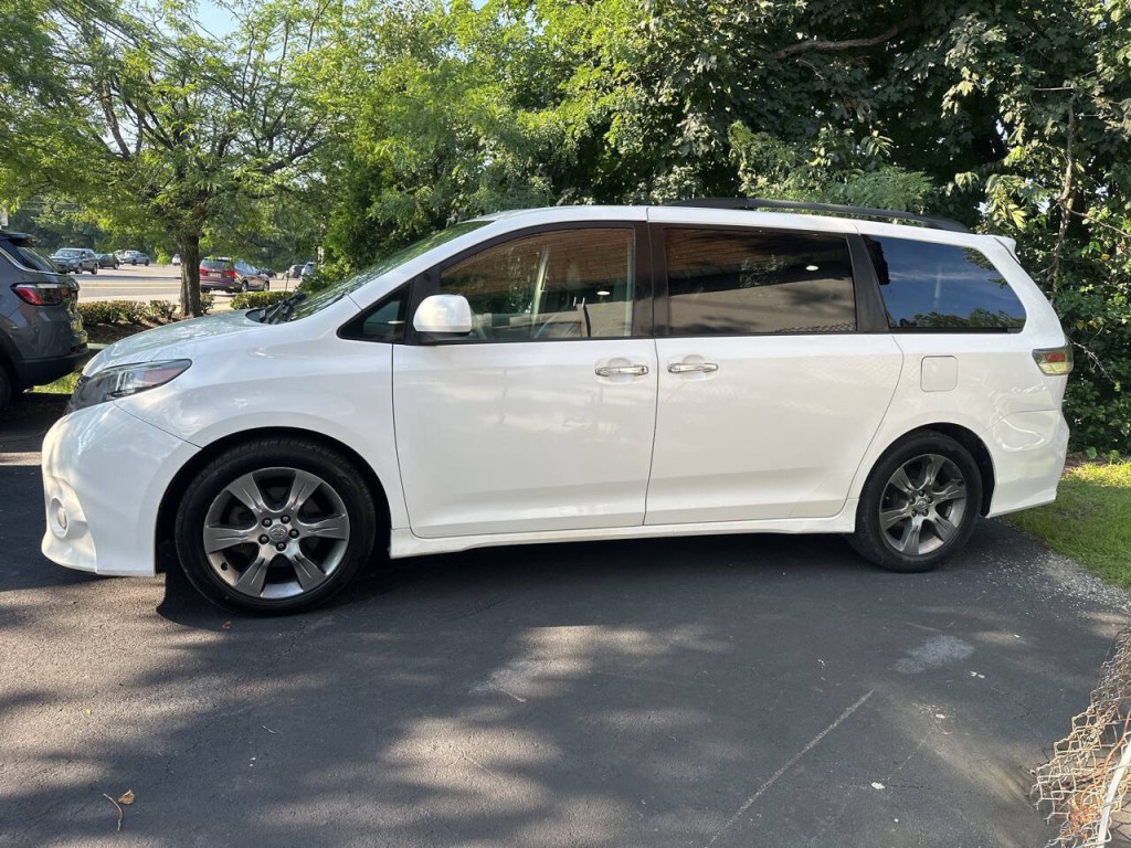 2014 Toyota Sienna Image 7