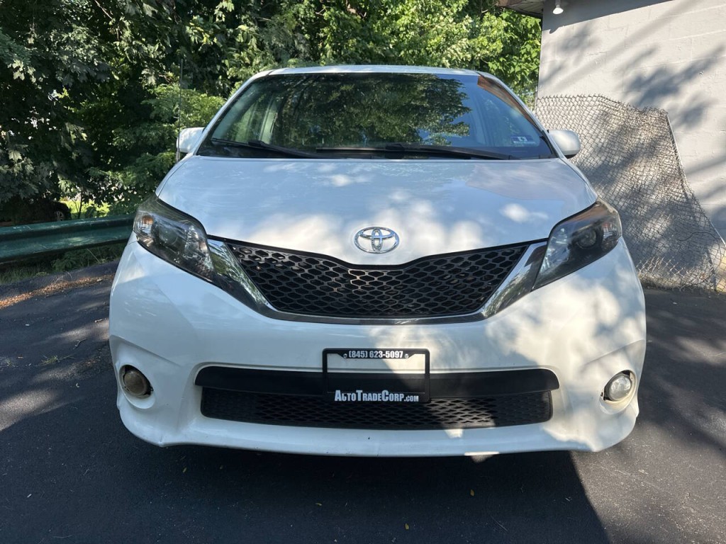 2014 Toyota Sienna Image 8