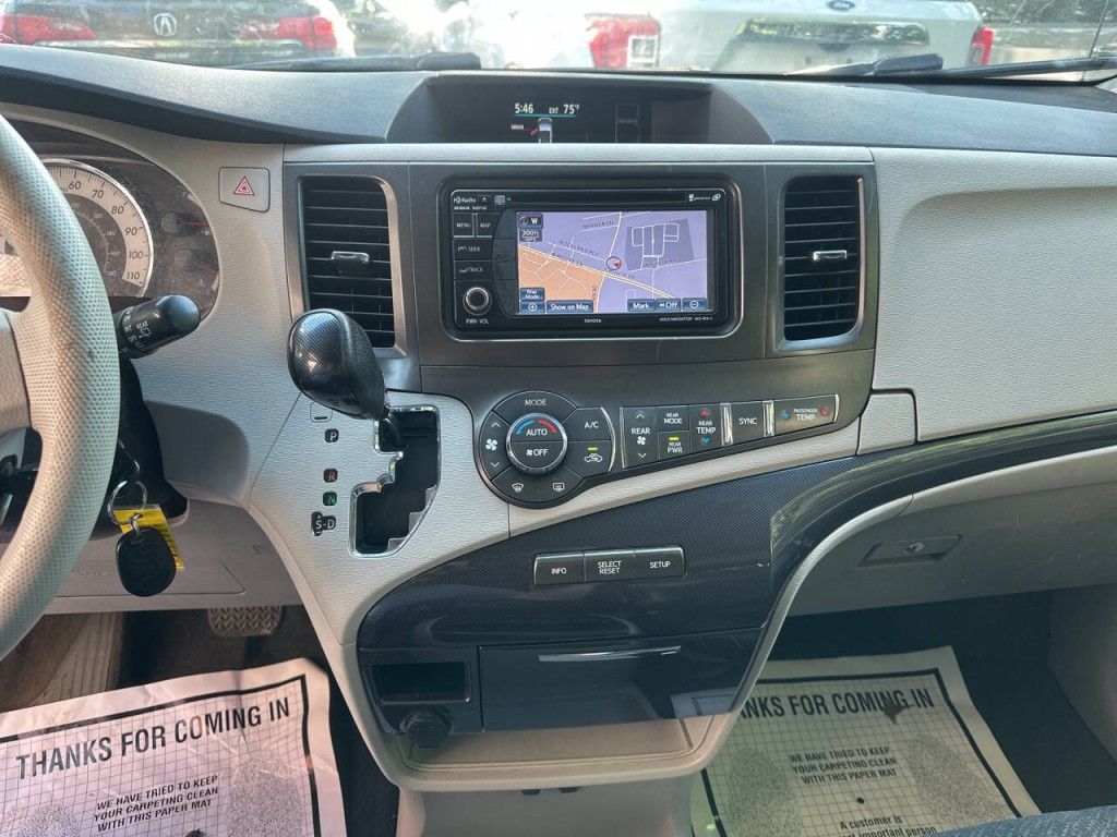 2014 Toyota Sienna Image 14