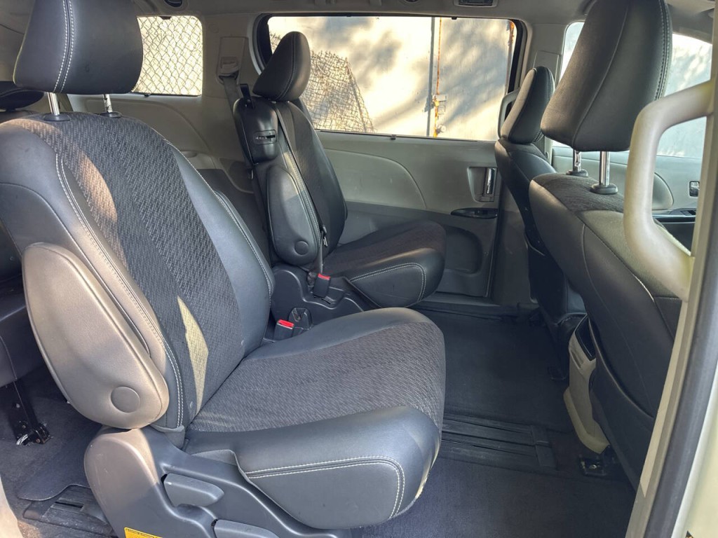 2014 Toyota Sienna Image 20