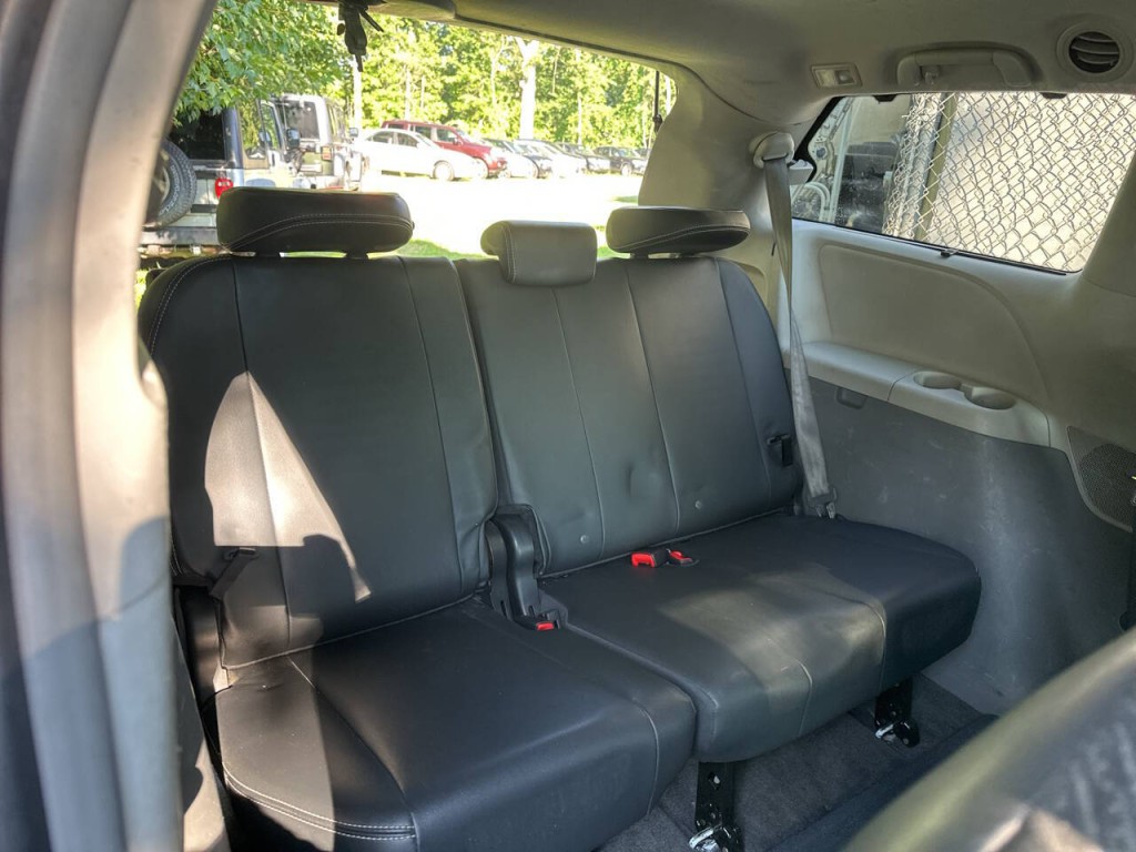 2014 Toyota Sienna Image 21