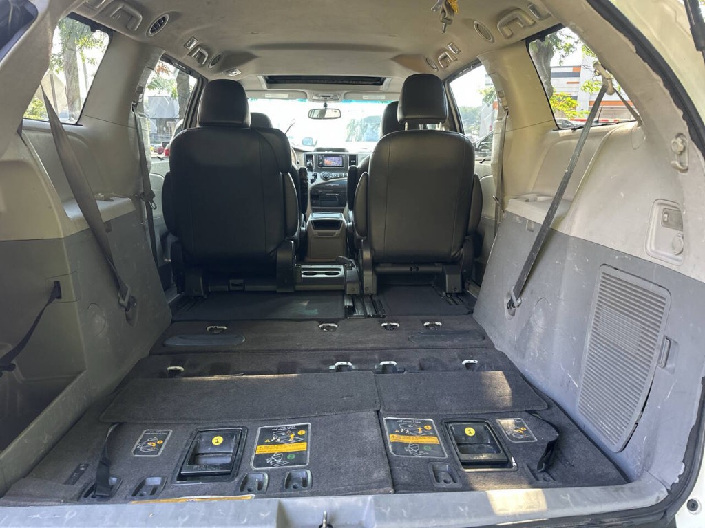 2014 Toyota Sienna Image 23