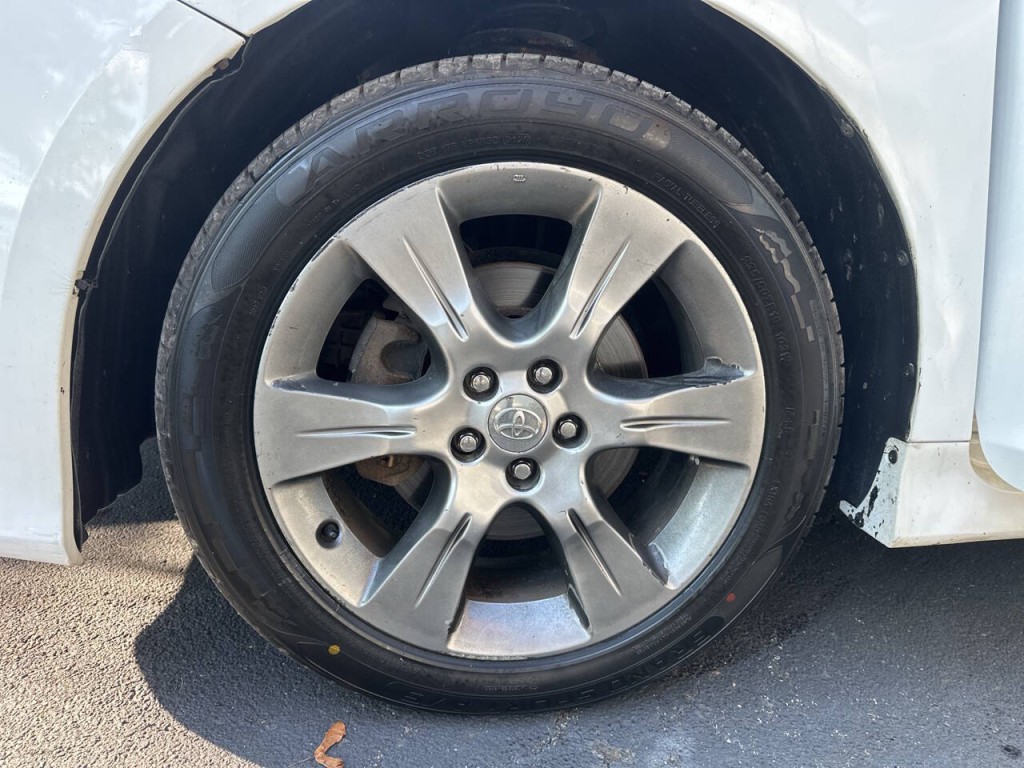 2014 Toyota Sienna Image 25