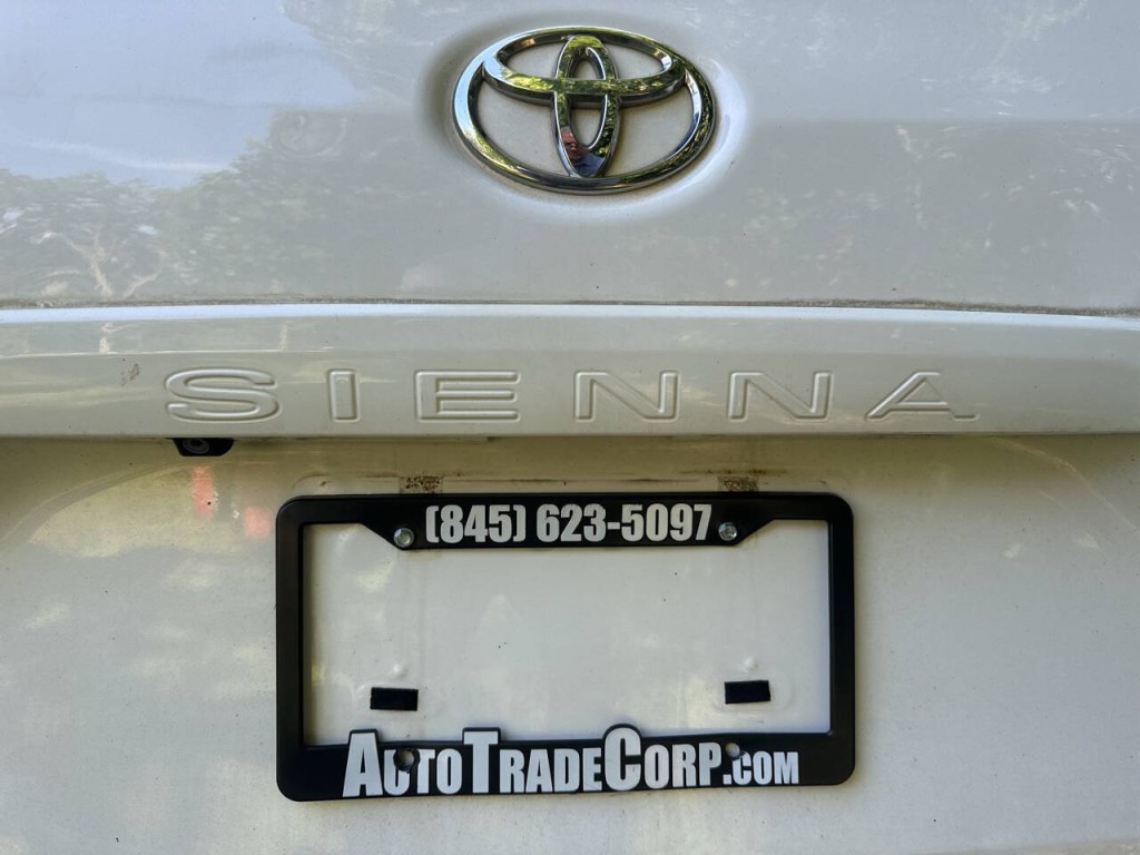 2014 Toyota Sienna Image 27