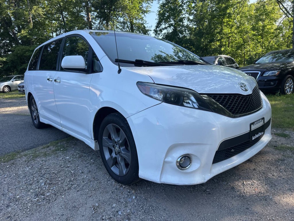 2014 Toyota Sienna Image 28