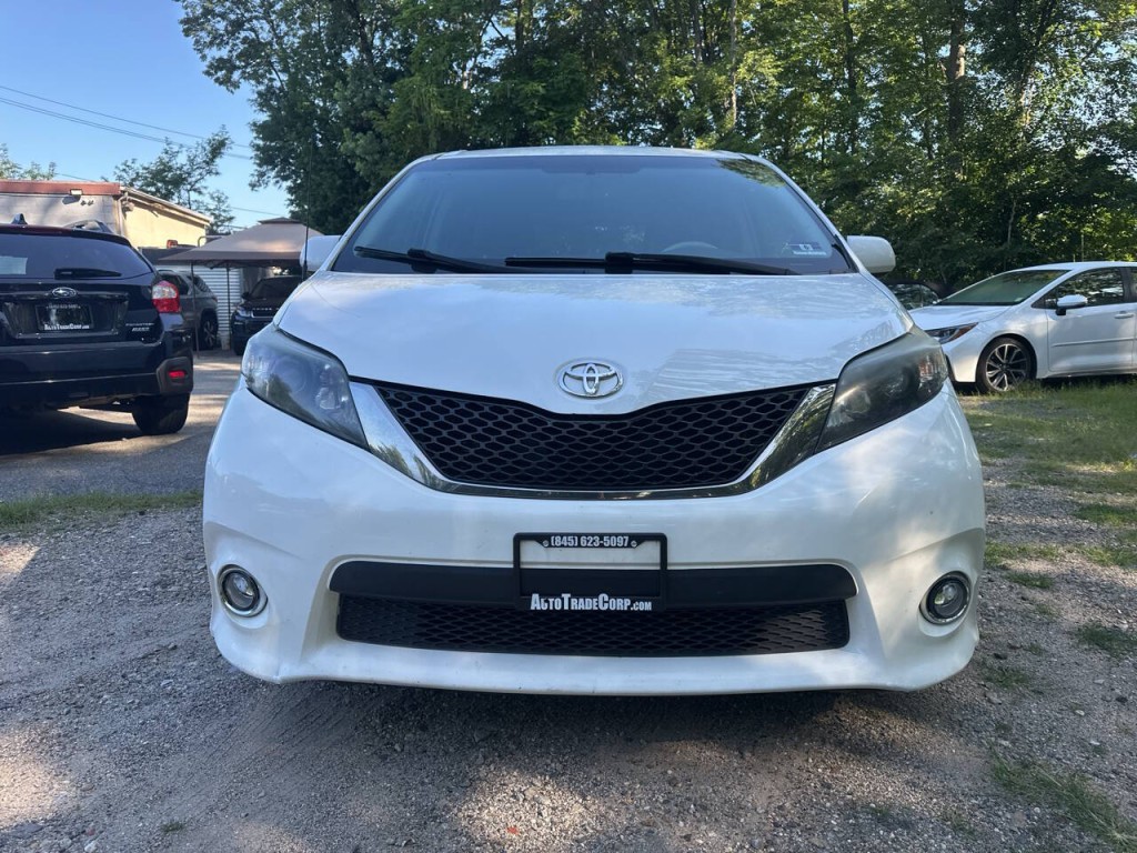 2014 Toyota Sienna Image 29