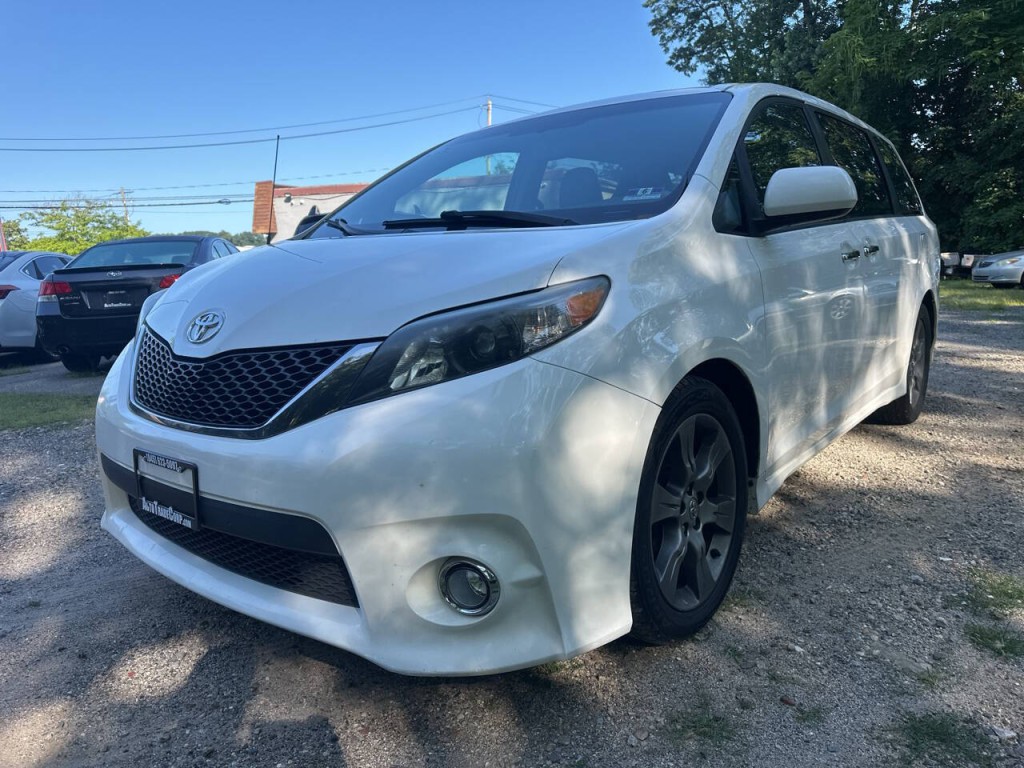 2014 Toyota Sienna Image 30