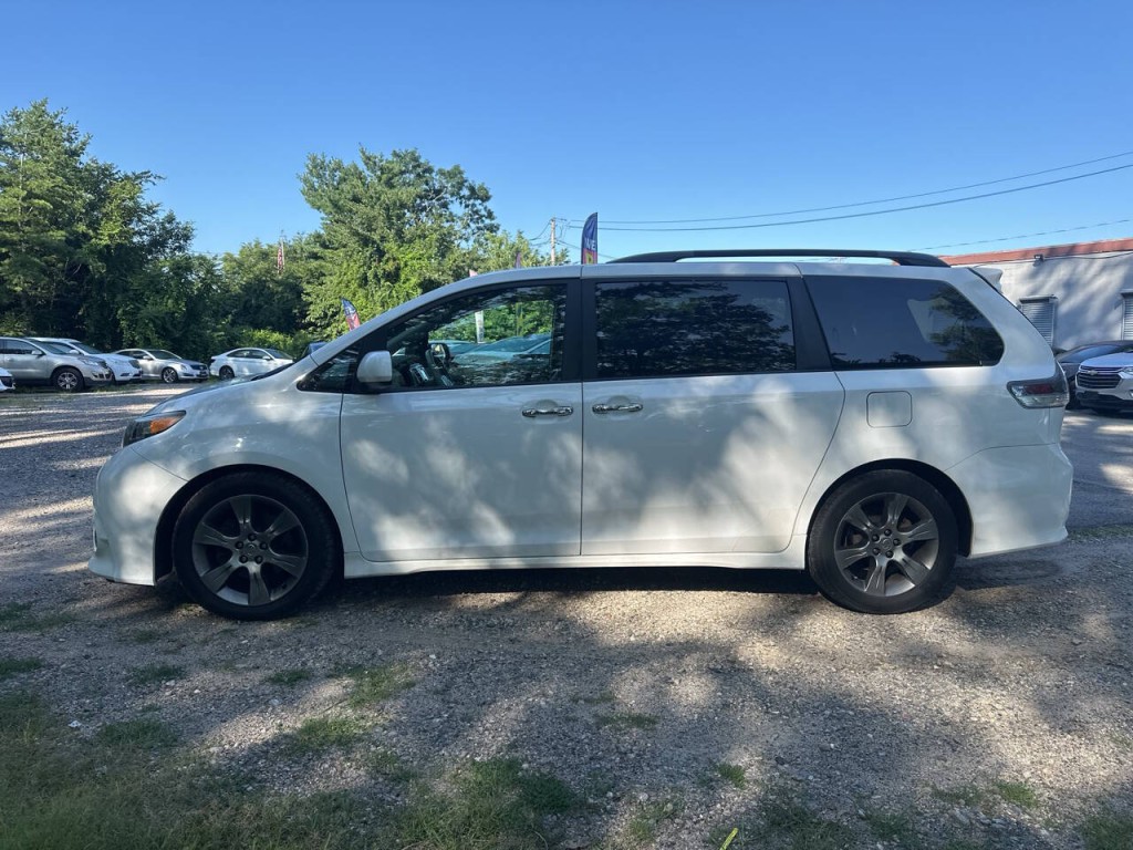 2014 Toyota Sienna Image 31