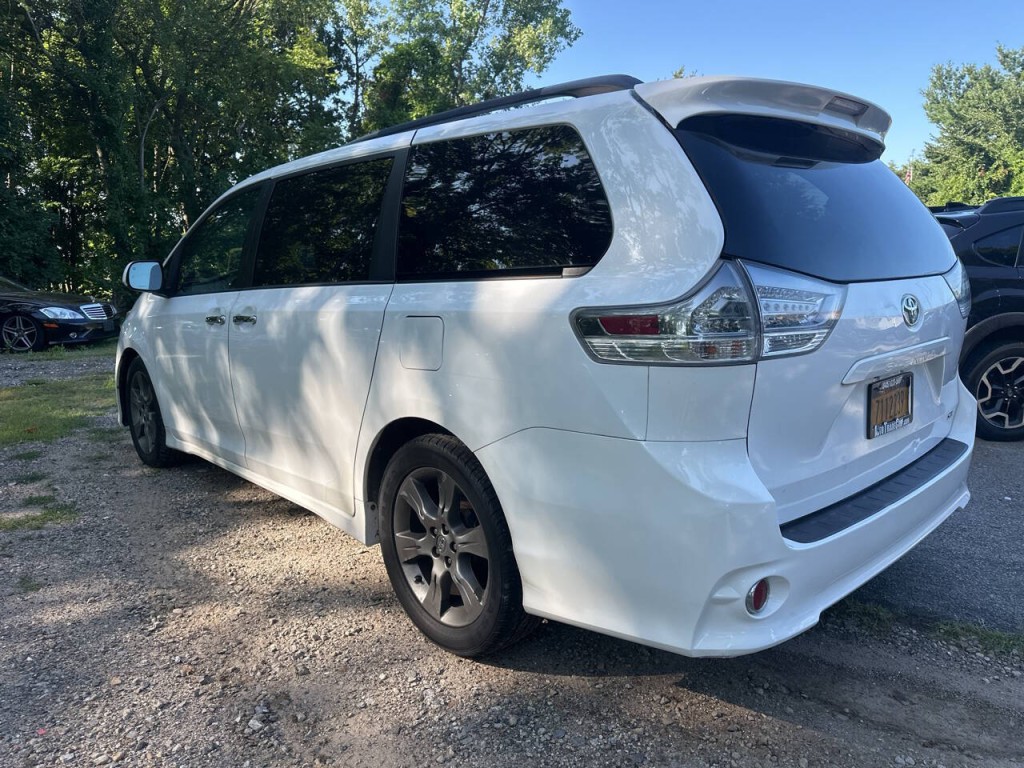2014 Toyota Sienna Image 32