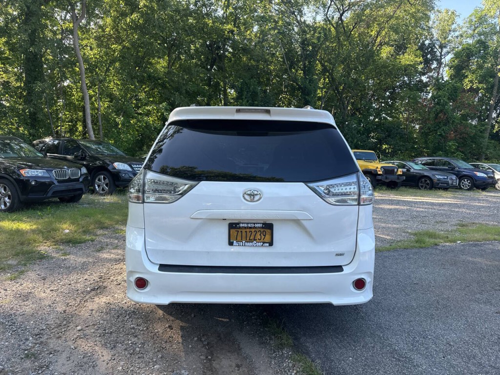 2014 Toyota Sienna Image 33