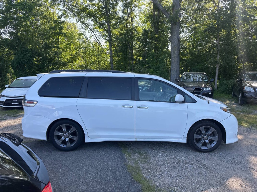 2014 Toyota Sienna Image 35