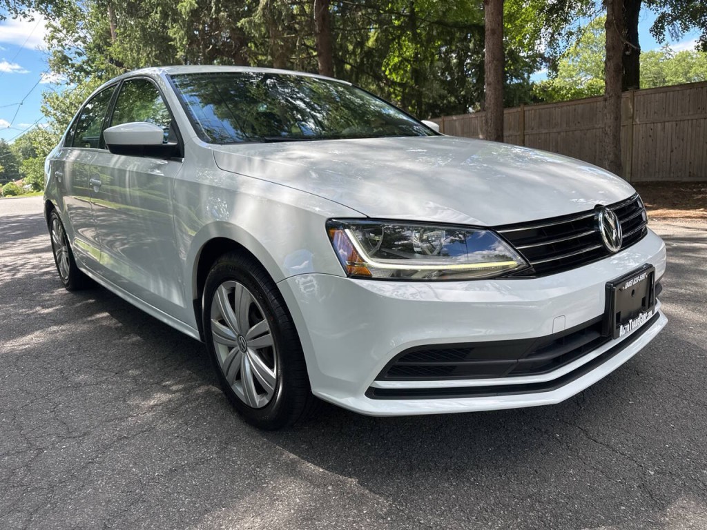 2017 Volkswagen Jetta Image 2