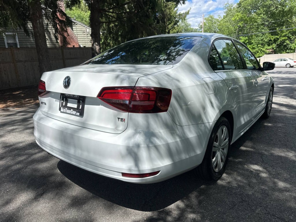 2017 Volkswagen Jetta Image 4