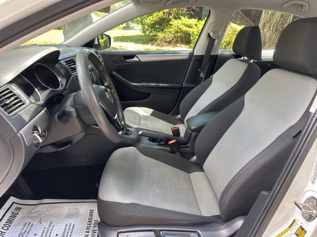 2017 Volkswagen Jetta Image 10