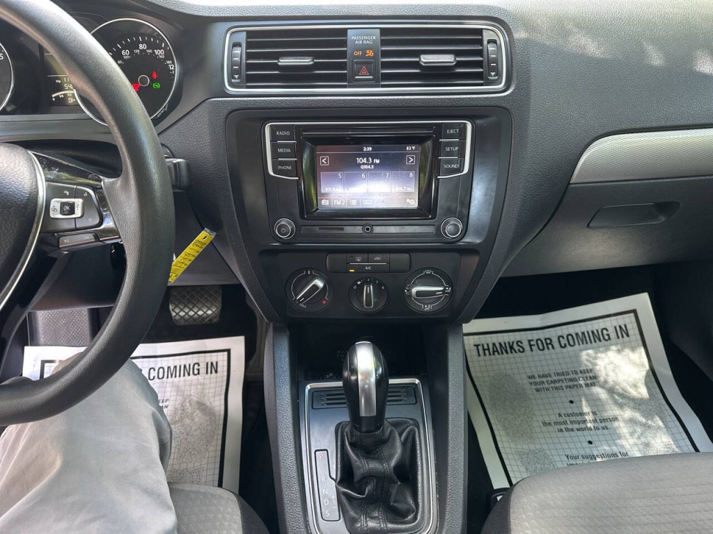 2017 Volkswagen Jetta Image 13