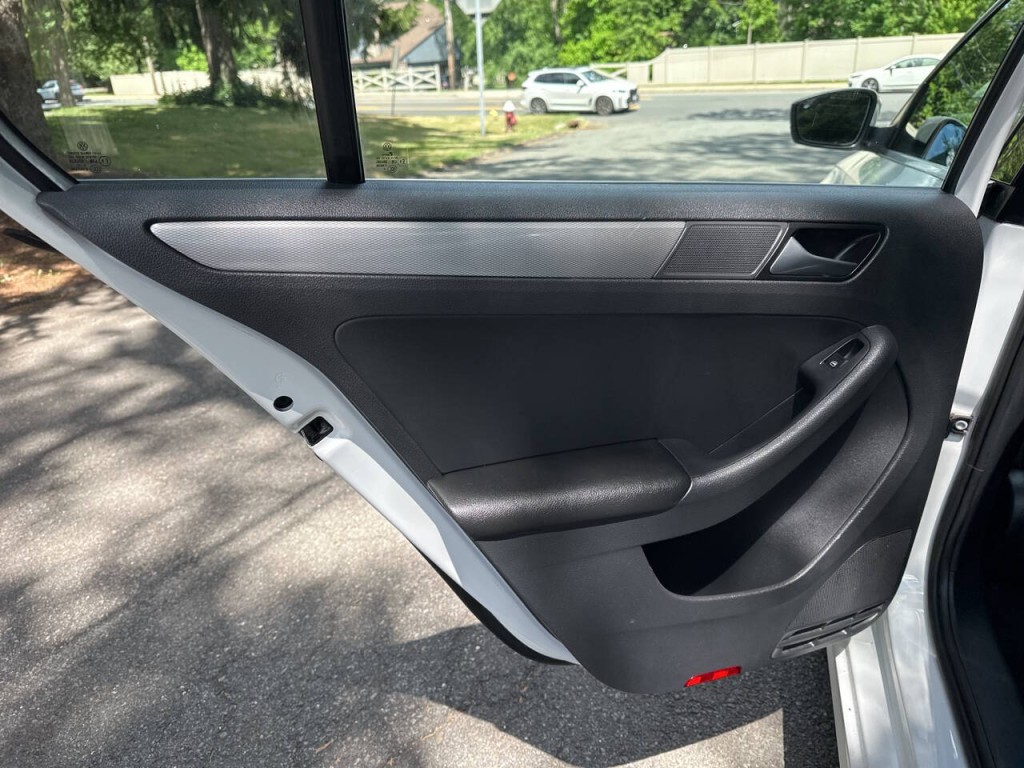 2017 Volkswagen Jetta Image 16
