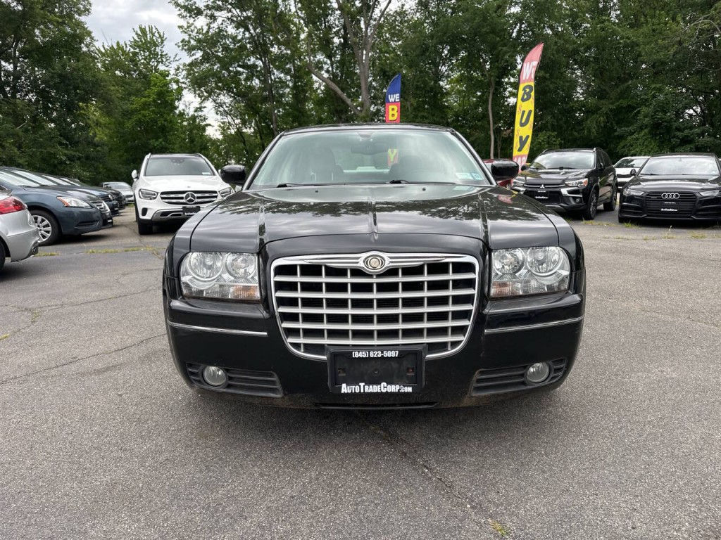 2005 Chrysler 300 Image 9