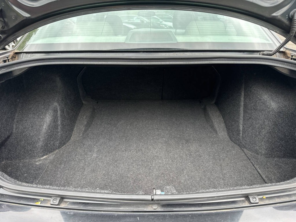 2005 Chrysler 300 Image 21