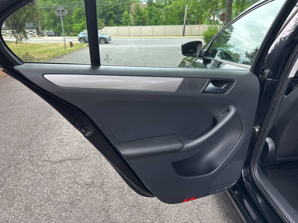 2016 Volkswagen Jetta Image 17
