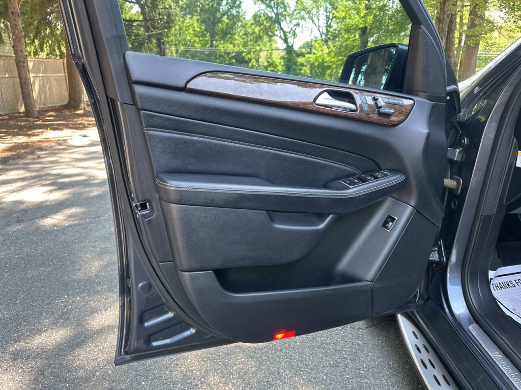 2012 Mercedes-Benz M-Class Image 18