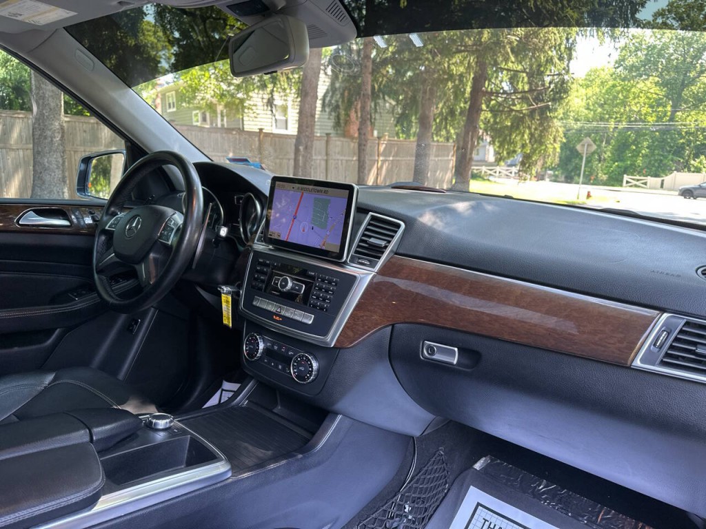 2012 Mercedes-Benz M-Class Image 23