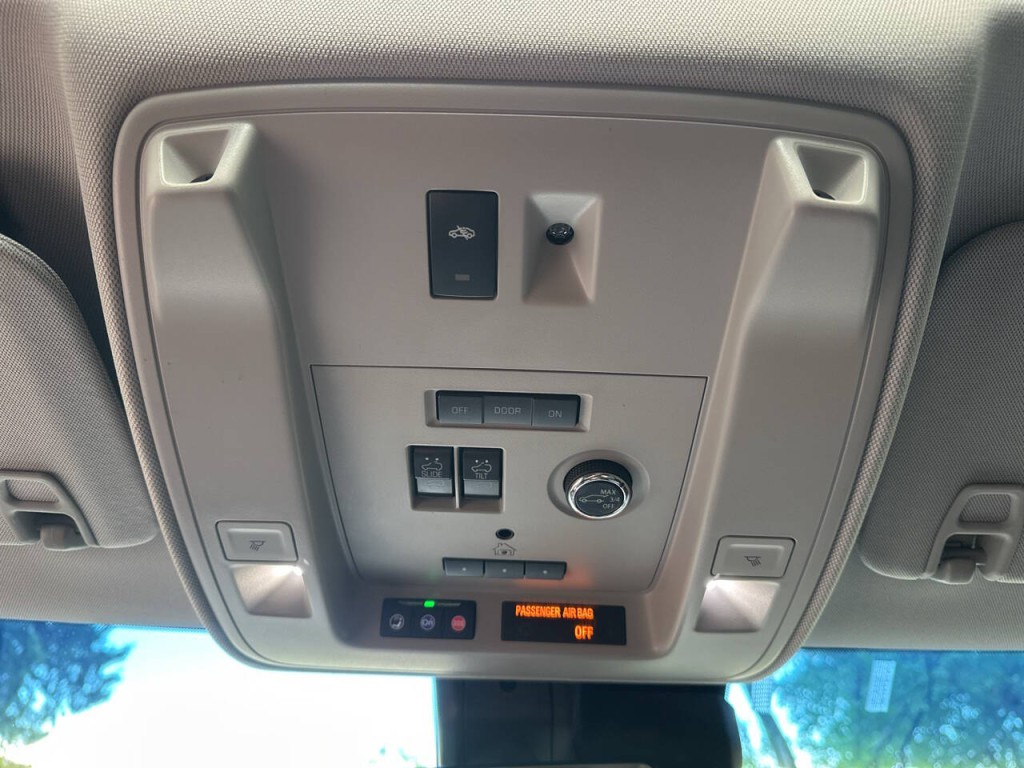 2019 Cadillac Escalade Image 16