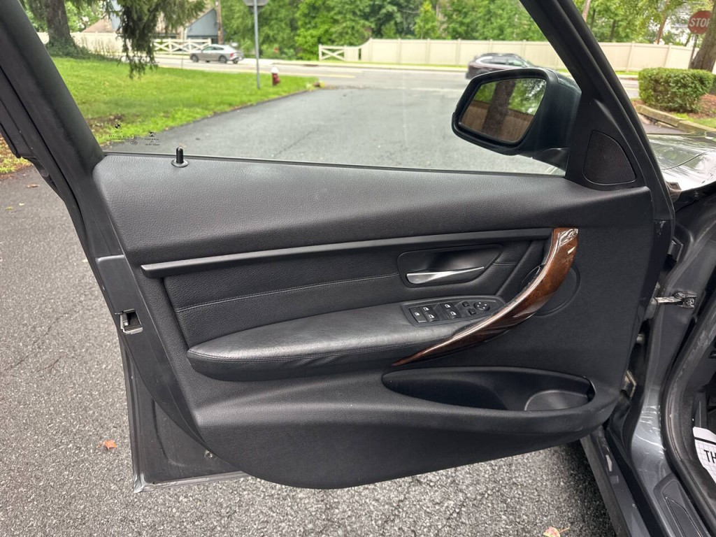 2015 BMW 3 Series Image 16