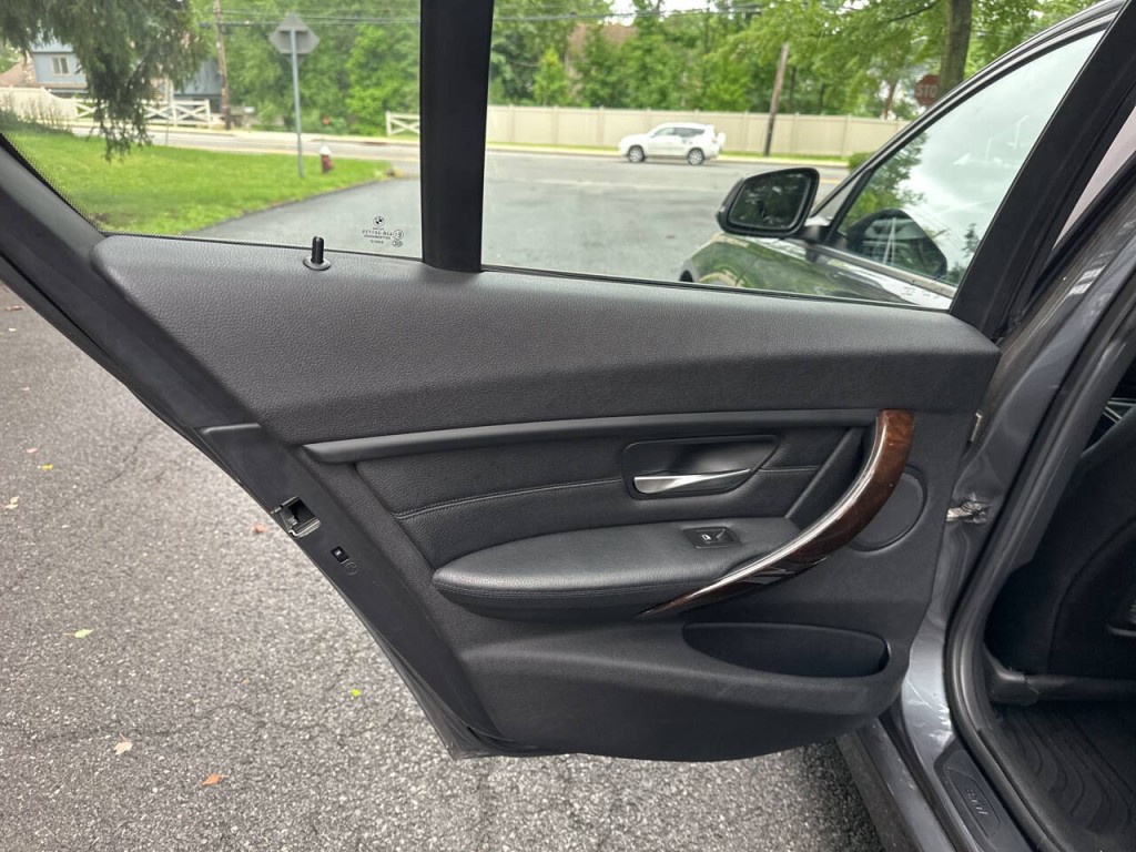 2015 BMW 3 Series Image 18