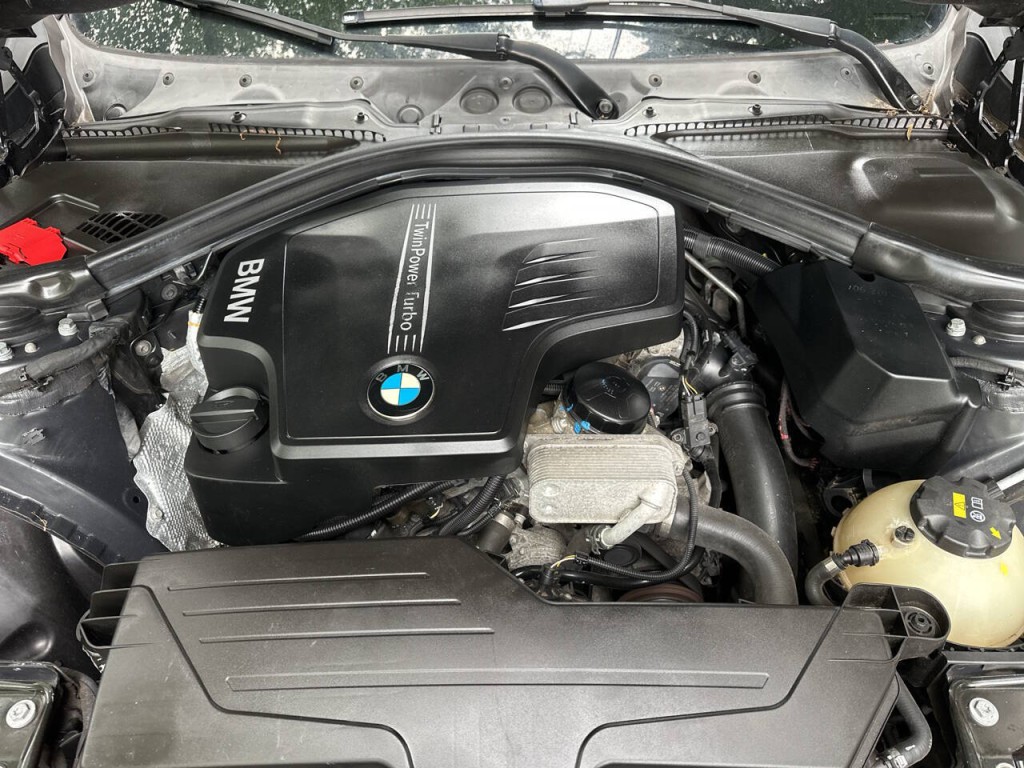 2015 BMW 3 Series Image 24