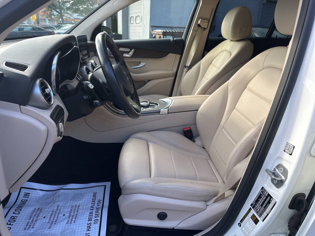 2019 Mercedes-Benz GLC-Class Image 10