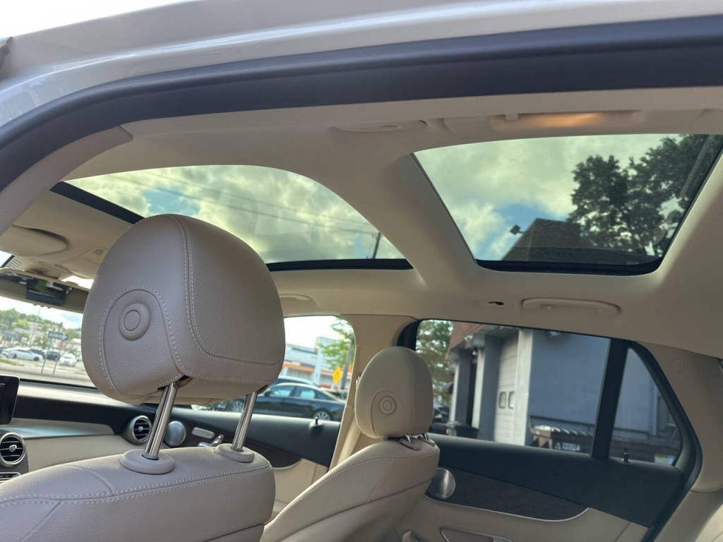2019 Mercedes-Benz GLC-Class Image 18