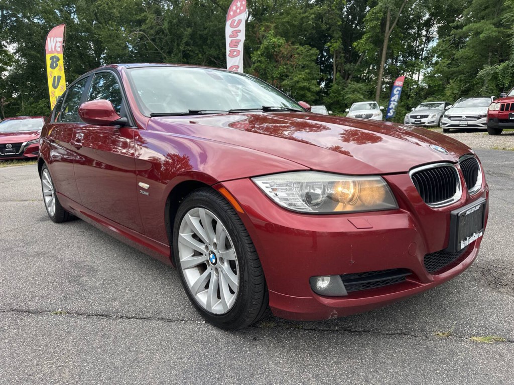 2011 BMW 3 Series Image 2