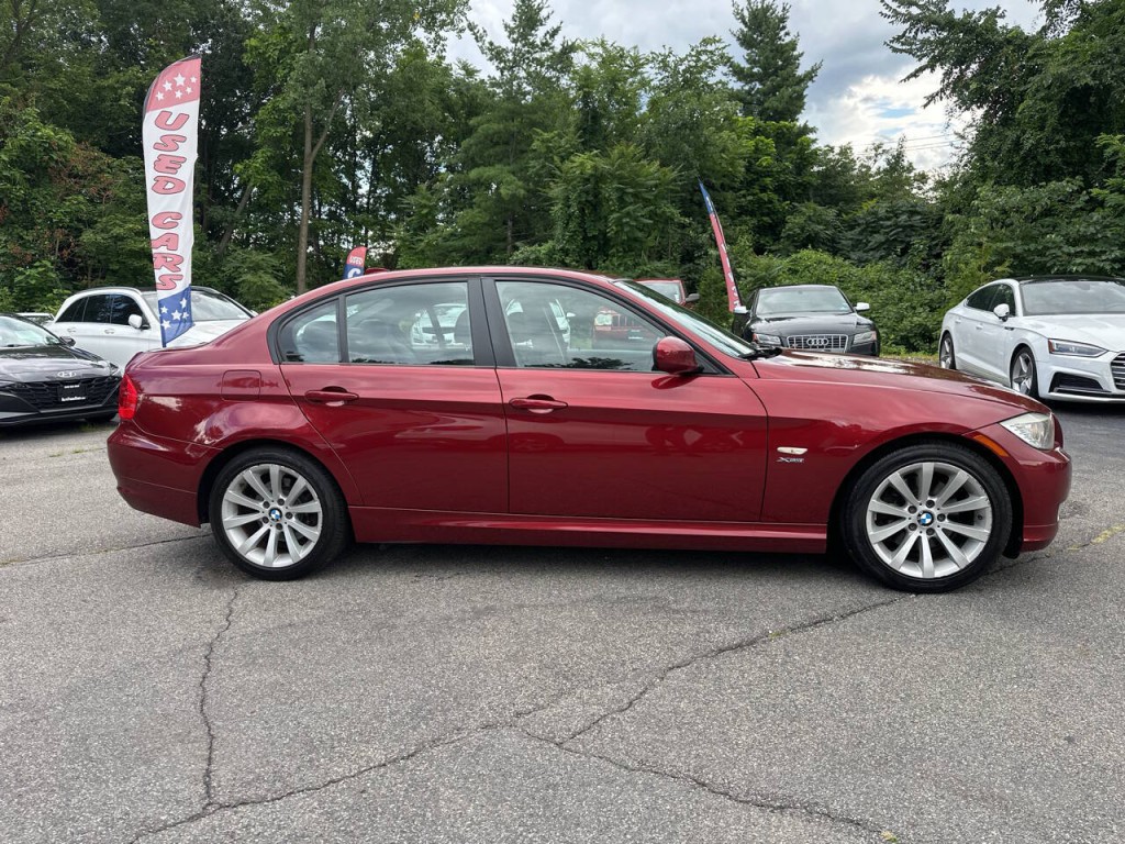 2011 BMW 3 Series Image 3