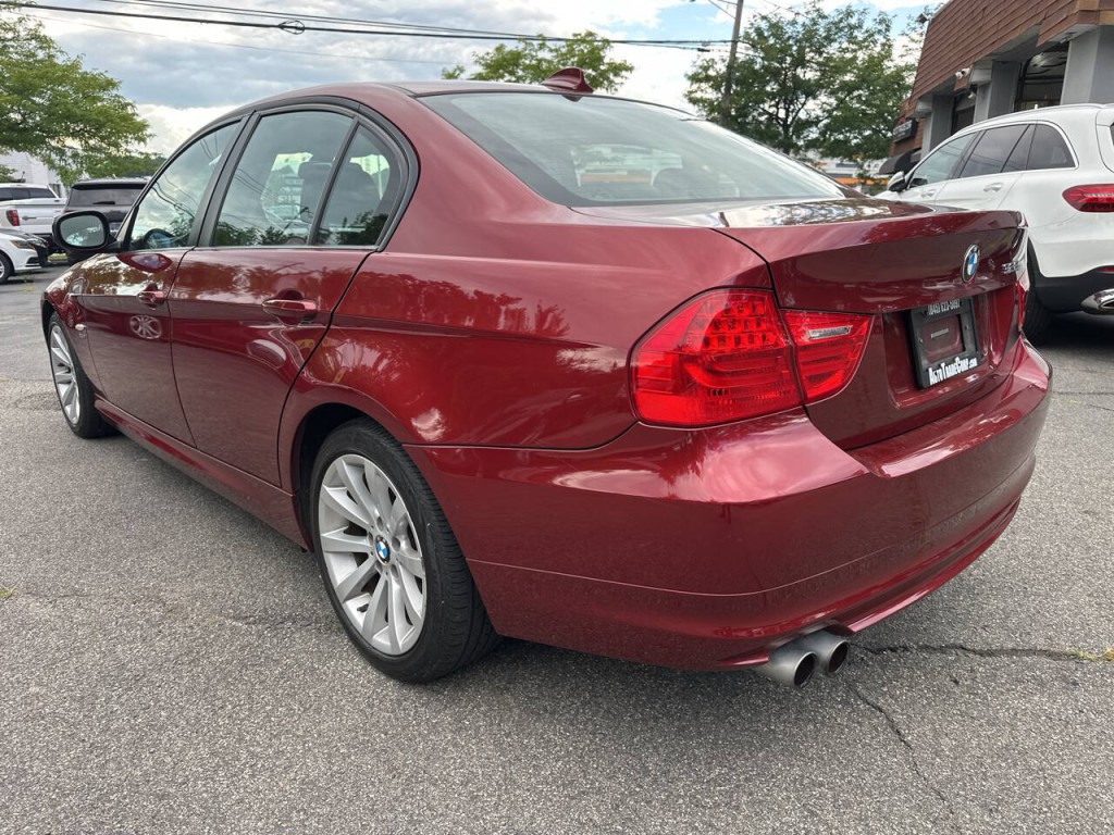 2011 BMW 3 Series Image 6