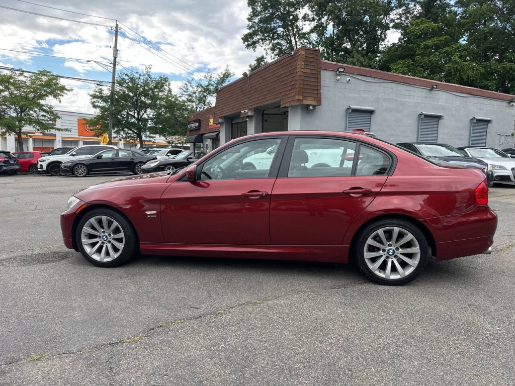 2011 BMW 3 Series Image 7