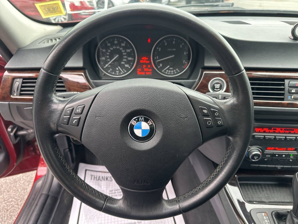 2011 BMW 3 Series Image 11