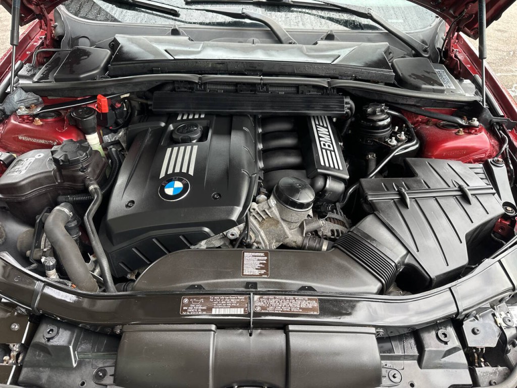 2011 BMW 3 Series Image 22
