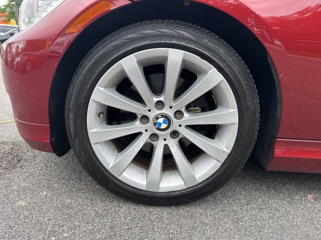 2011 BMW 3 Series Image 23