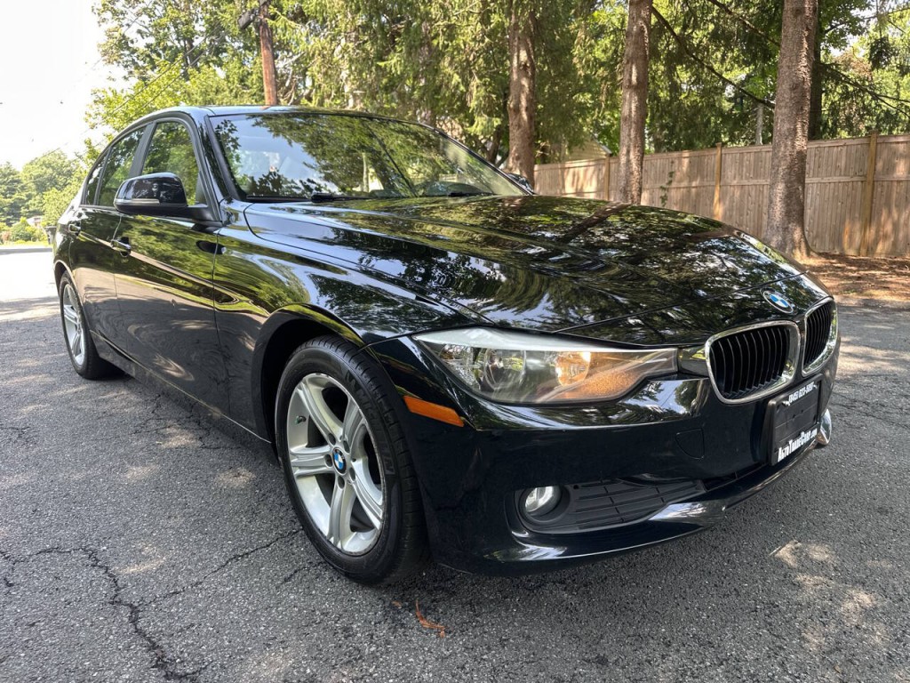 2014 BMW 3 Series Image 2