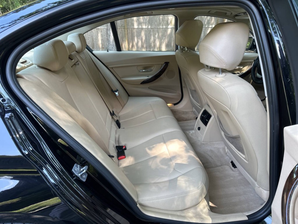 2014 BMW 3 Series Image 21