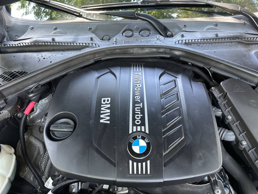 2014 BMW 3 Series Image 24