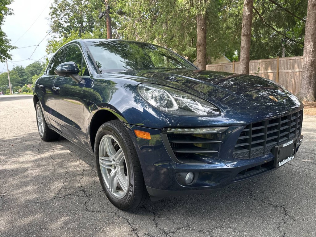 2016 Porsche Macan Image 2