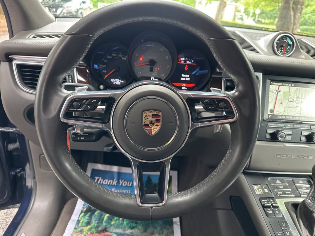 2016 Porsche Macan Image 11