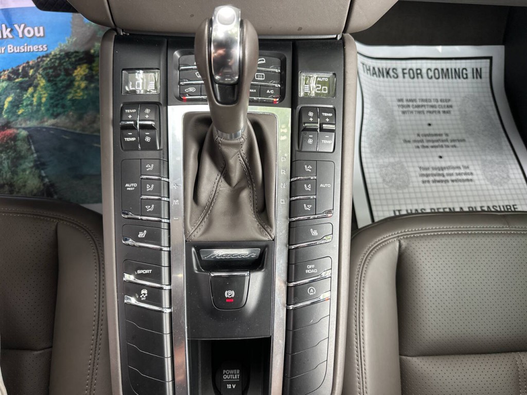2016 Porsche Macan Image 14